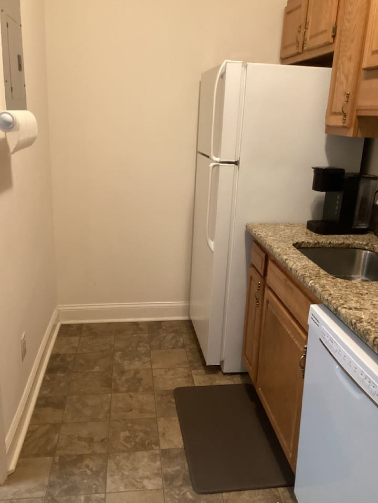 Cozy One-Bedroom at 610 S Elm
