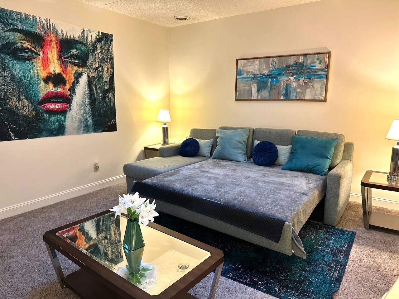 Cozy One-Bedroom at 610 S Elm