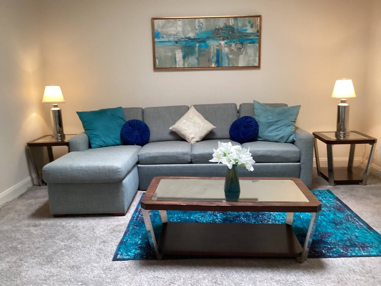 Cozy One-Bedroom at 610 S Elm
