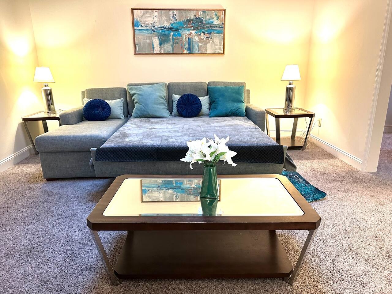 Cozy One-Bedroom at 610 S Elm