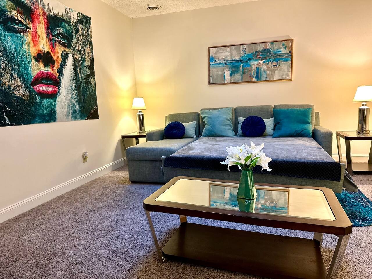 Cozy One-Bedroom at 610 S Elm
