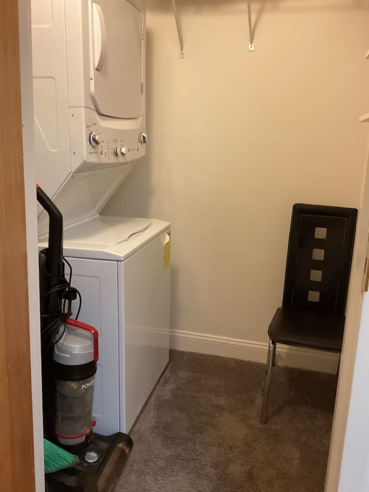 Cozy One-Bedroom at 610 S Elm