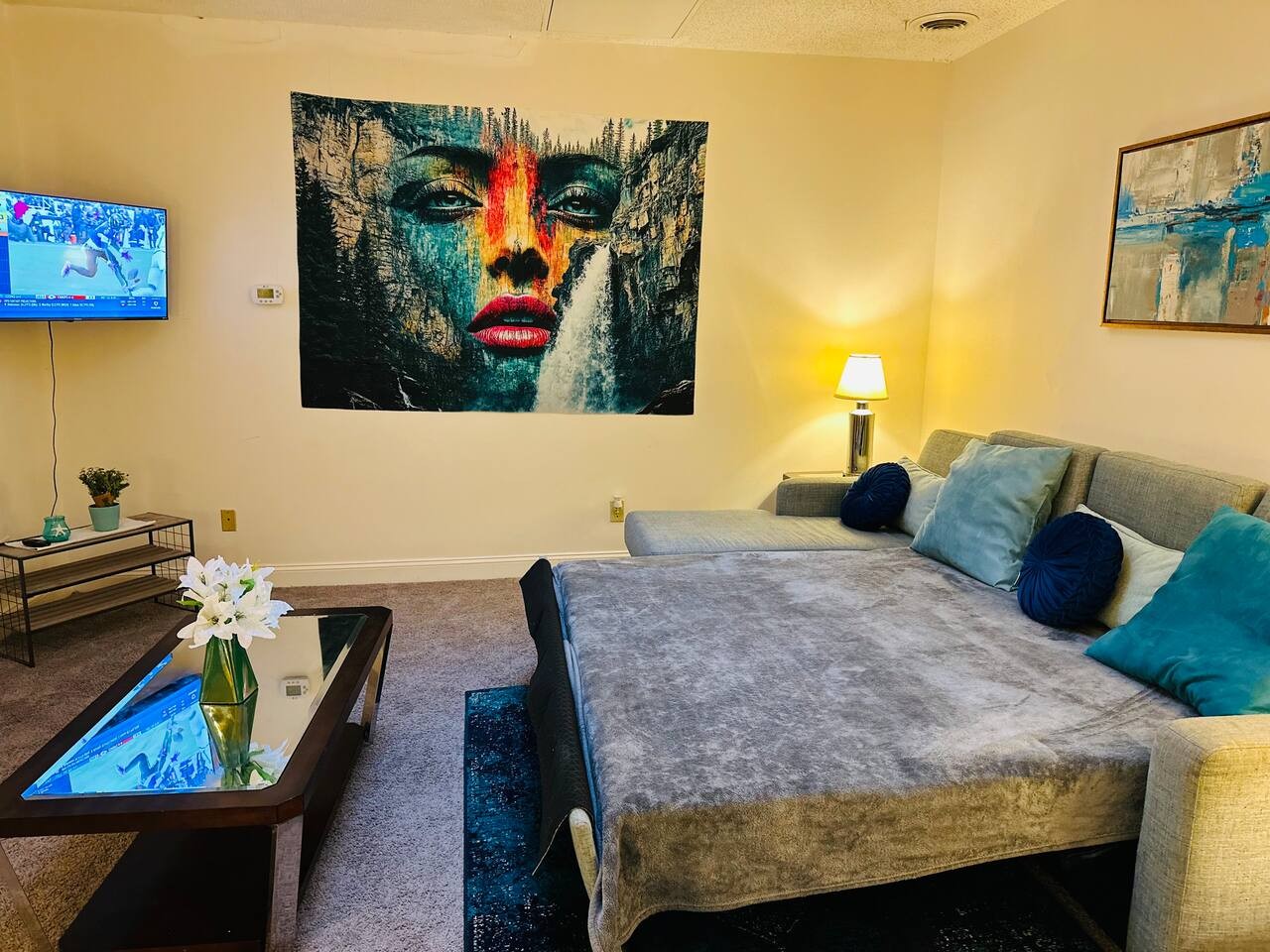 Cozy One-Bedroom at 610 S Elm