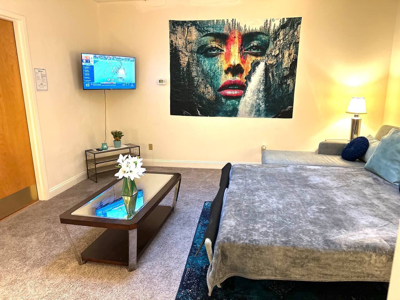 Cozy One-Bedroom at 610 S Elm