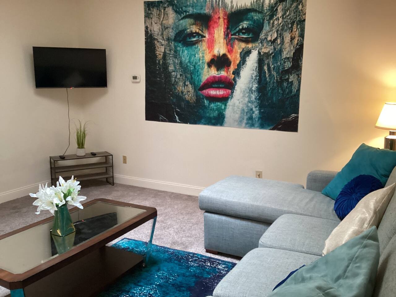 Cozy One-Bedroom at 610 S Elm