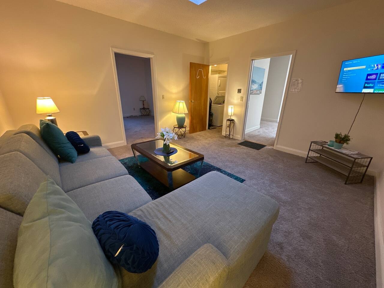 Chic Cozy One Bedroom Walkable Downtown