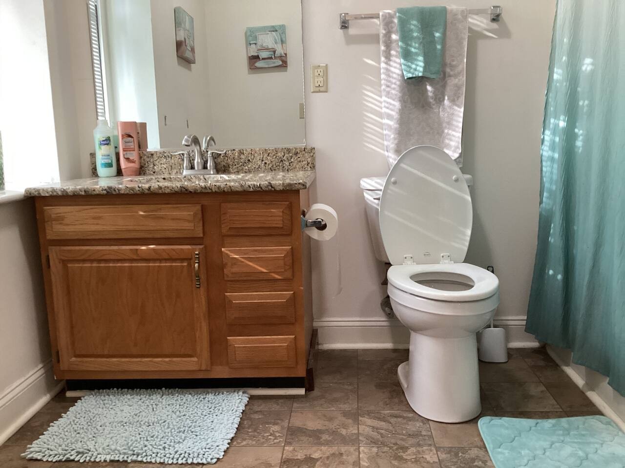 Cozy One-Bedroom at 610 S Elm
