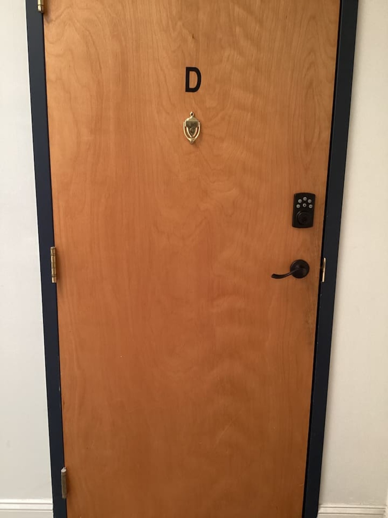 Cozy One-Bedroom at 610 S Elm