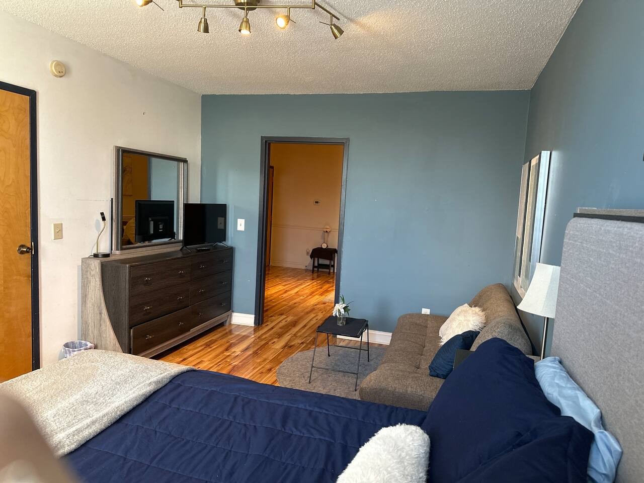 Two-Bedroom Flat at 610 S Elm