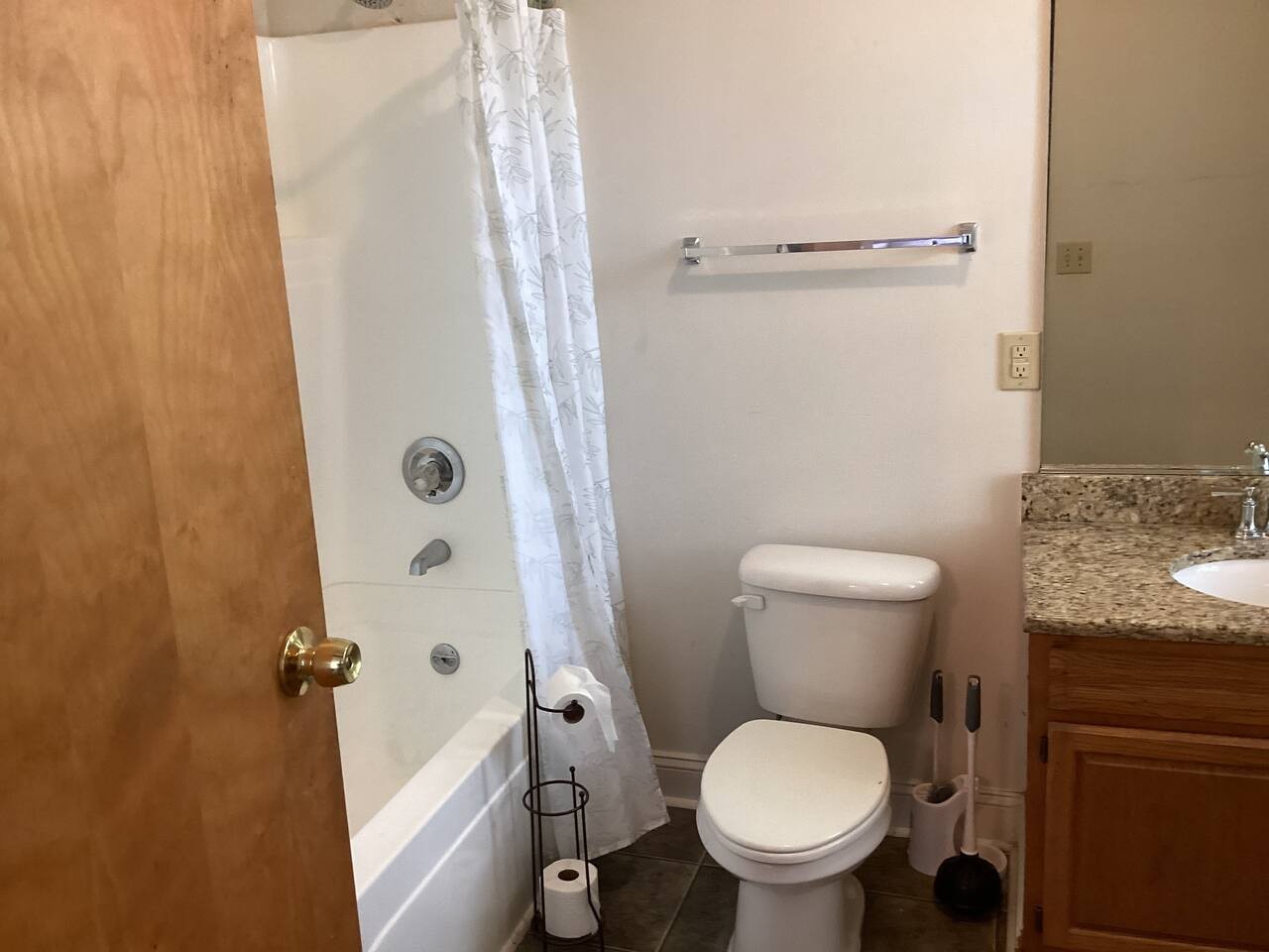 Two-Bedroom Flat at 610 S Elm