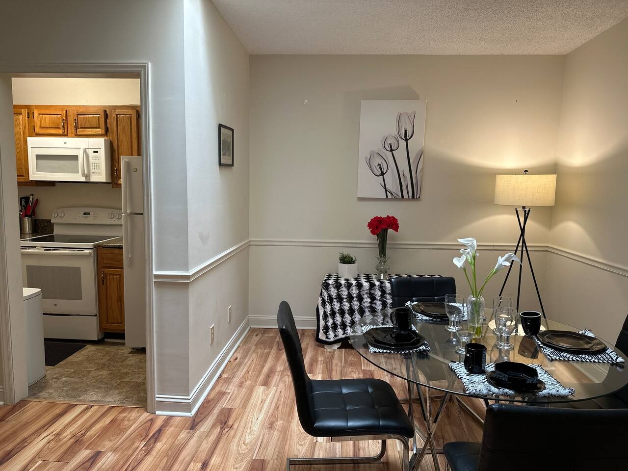 Two-Bedroom Flat at 610 S Elm