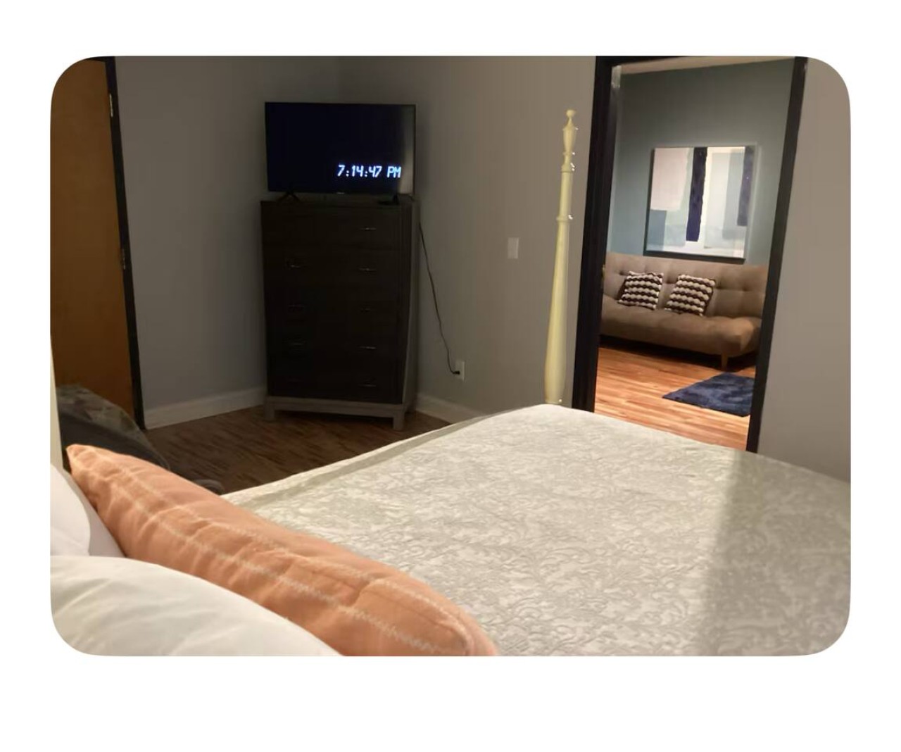Two-Bedroom Flat at 610 S Elm