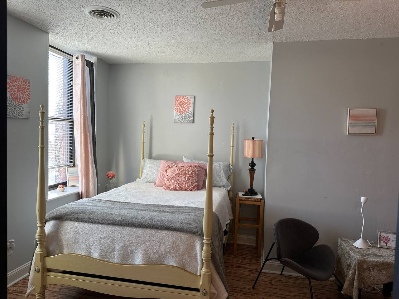 Two-Bedroom Flat at 610 S Elm