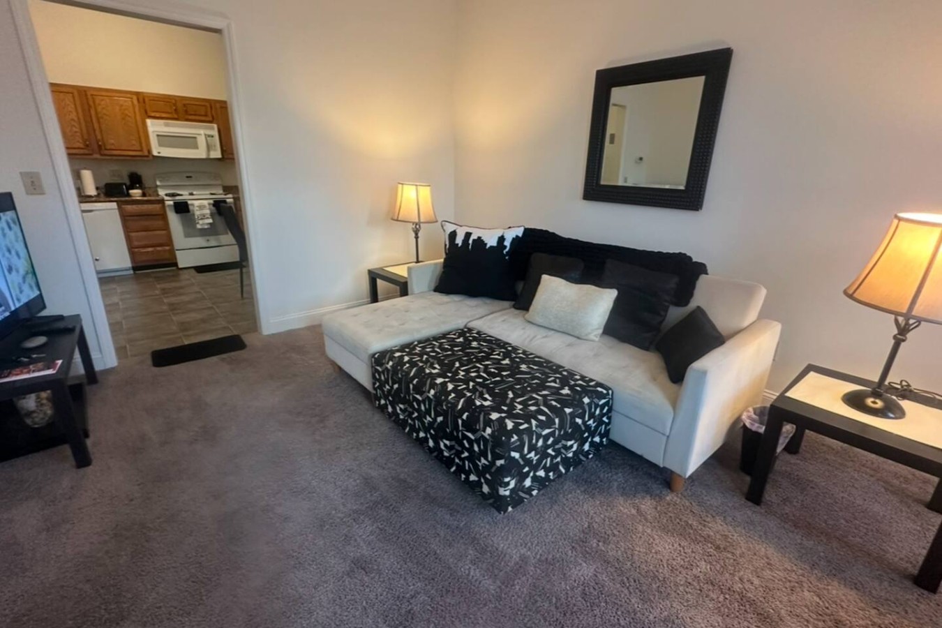 King Bed Flat at 610 S Elm