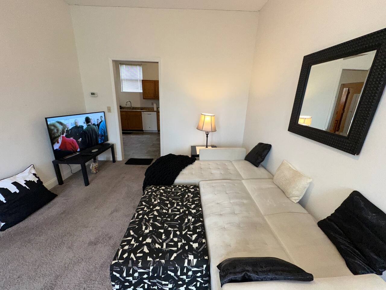 King Bed Flat at 610 S Elm