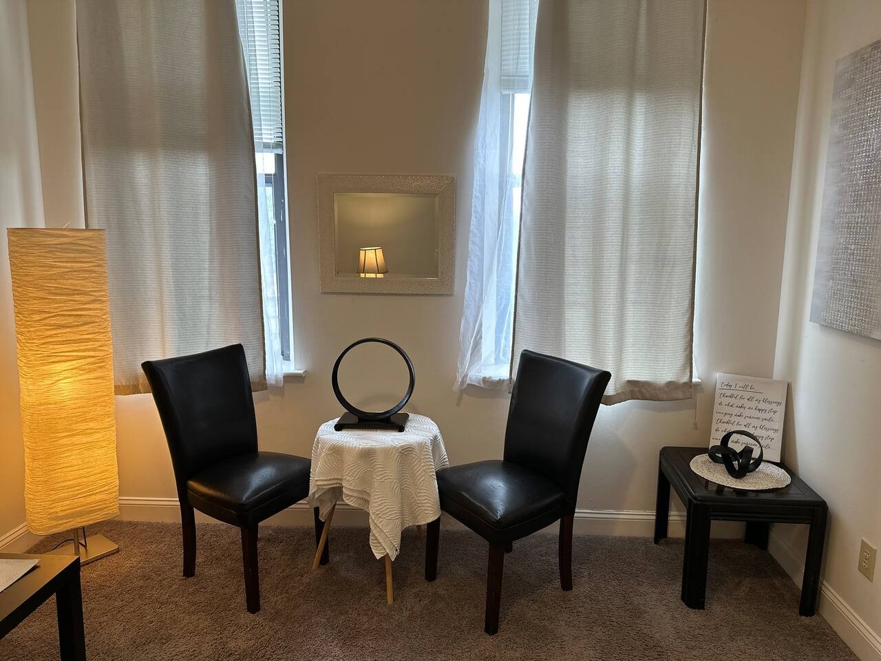 King Bed Flat at 610 S Elm