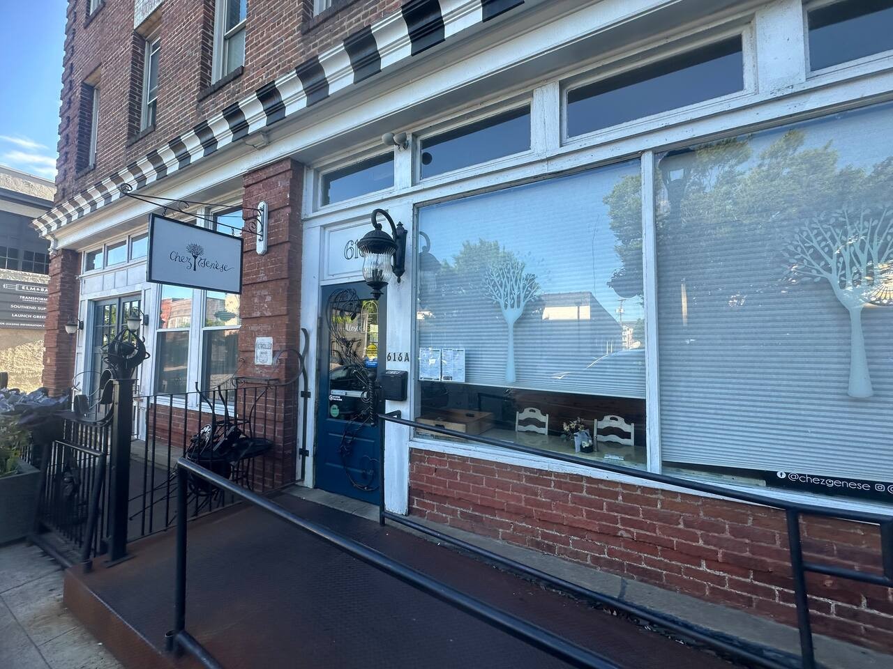 King Bed Flat at 610 S Elm