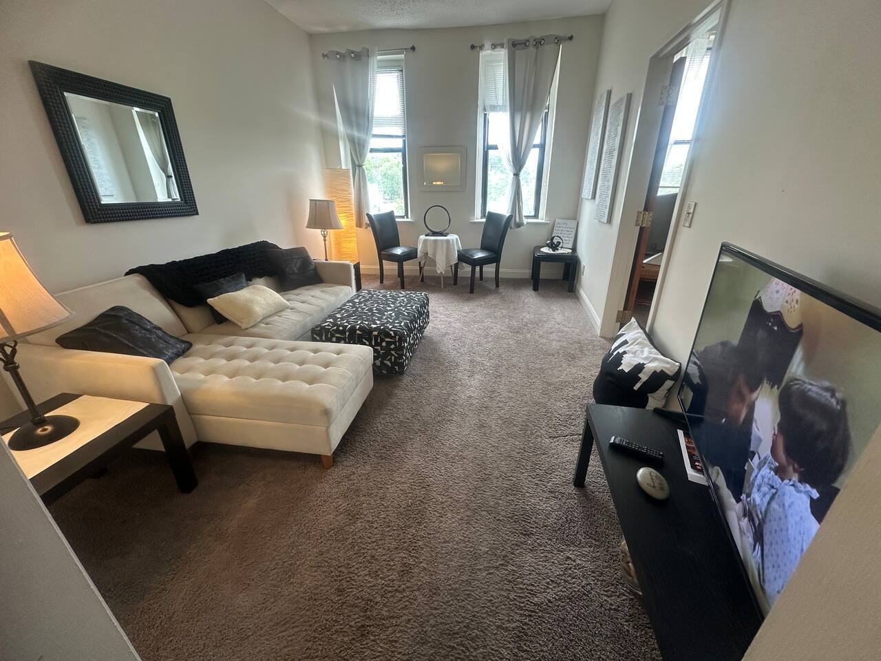 King Bed Flat at 610 S Elm
