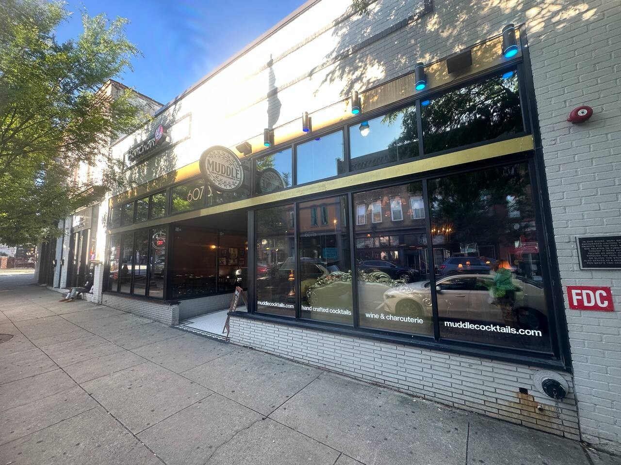 King Bed Flat at 610 S Elm