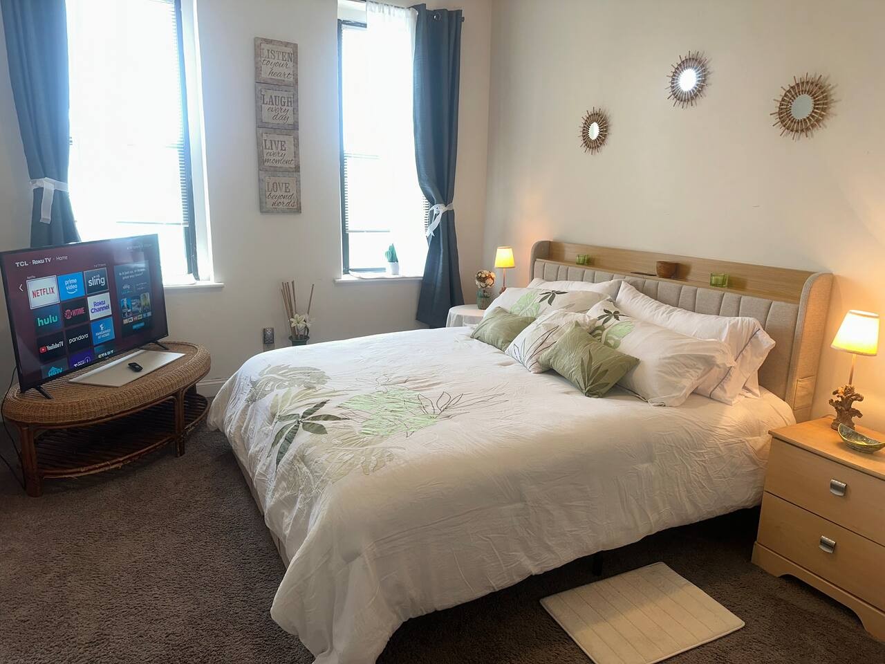 King Bed Flat at 610 S Elm