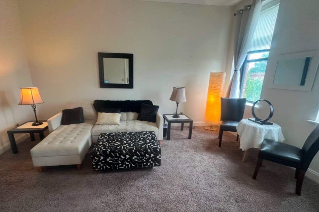 King Bed Flat at 610 S Elm