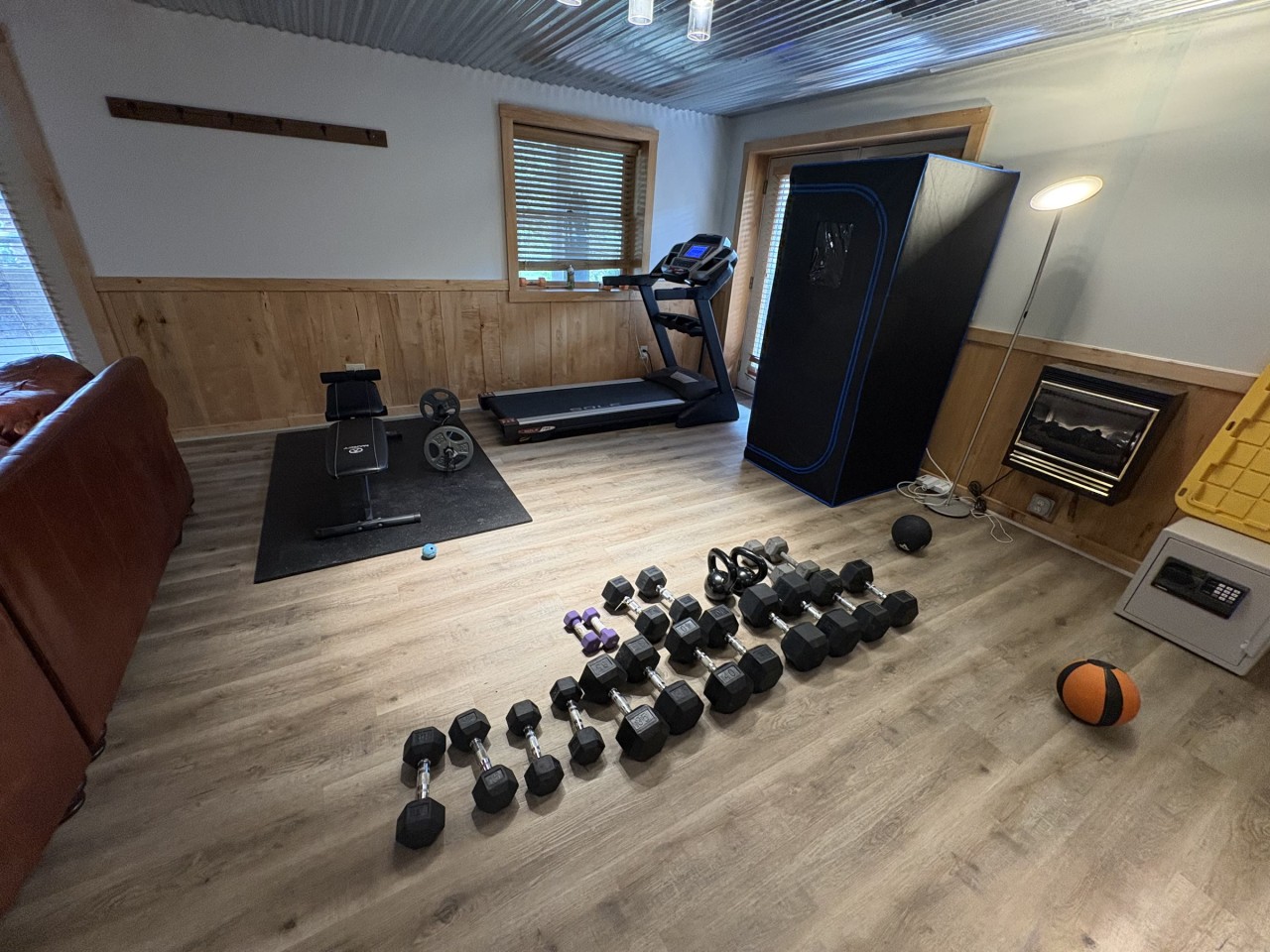 Exercise area downstairs.jpg