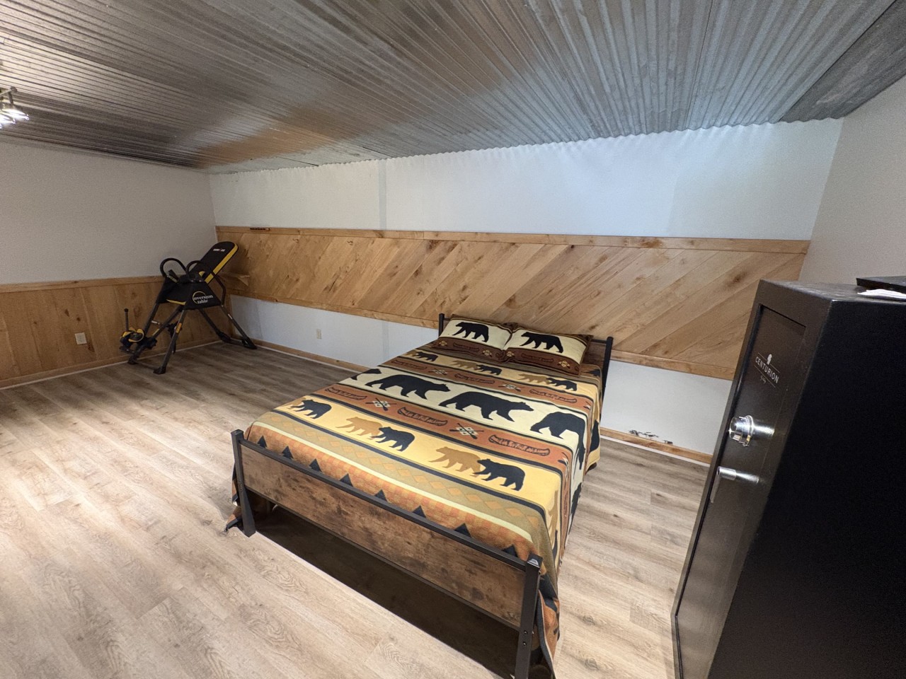 Third bedroom on the lower level.jpg
