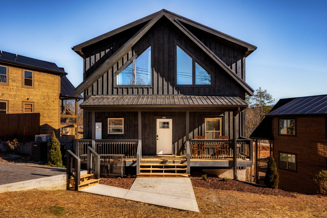 Private Indoor Pool Cabin W/ Game Room & Hot Tub! - Pigeon Forge