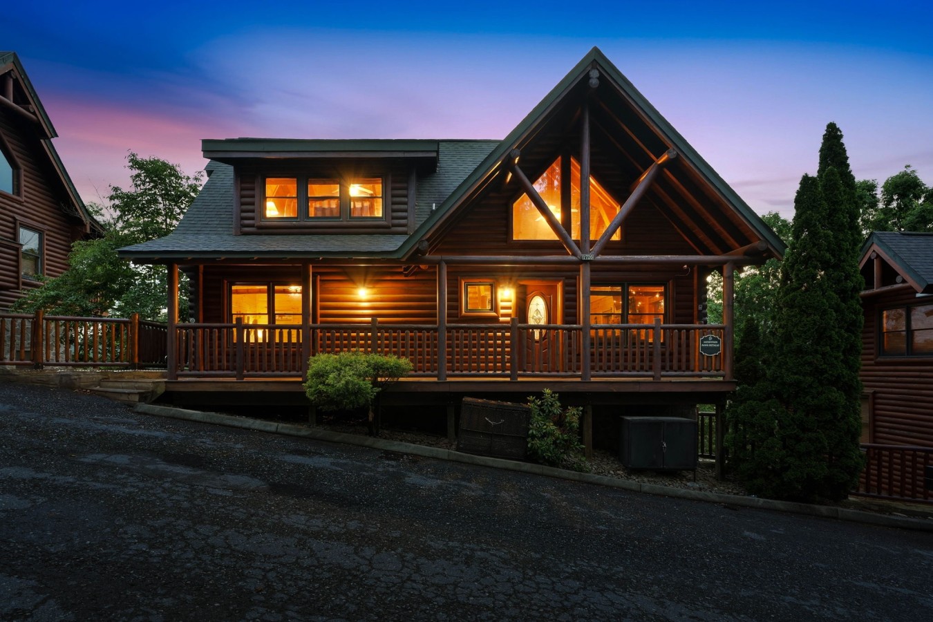 Smokies Luxe View: Hot Tub, Fireplaces, Games+more - Pigeon Forge, TN