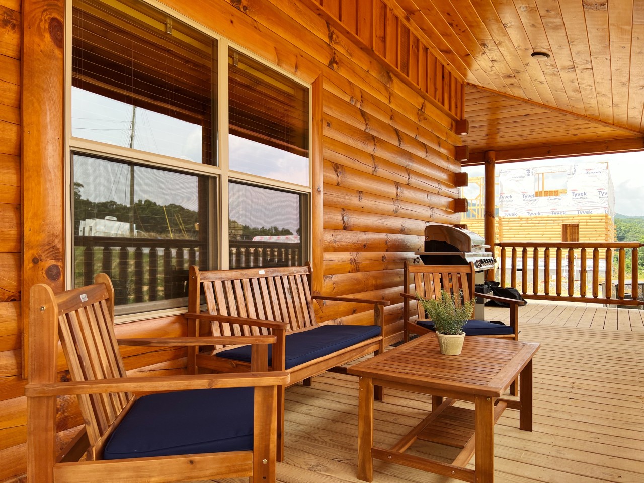 Rustic Elegance: Pool, Game Room & Deck