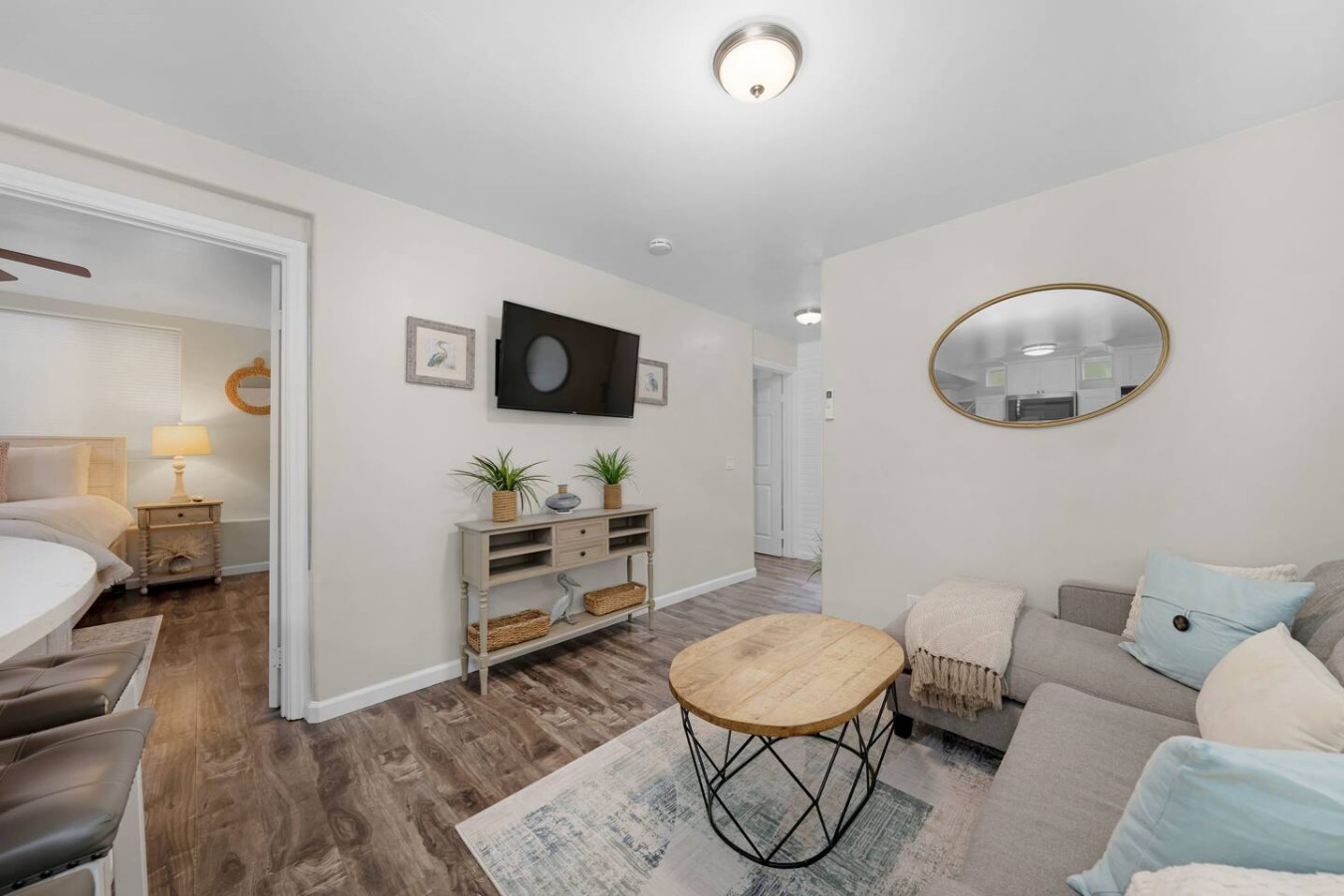 Cozy & Chic 2br Retreat In Mission Beach 10
