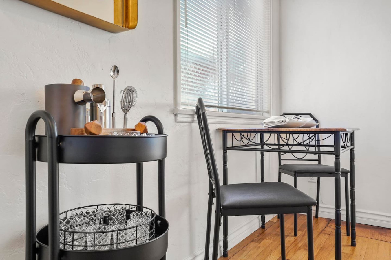 Light & Bright 1BR, 2 mins to Zoo! 8