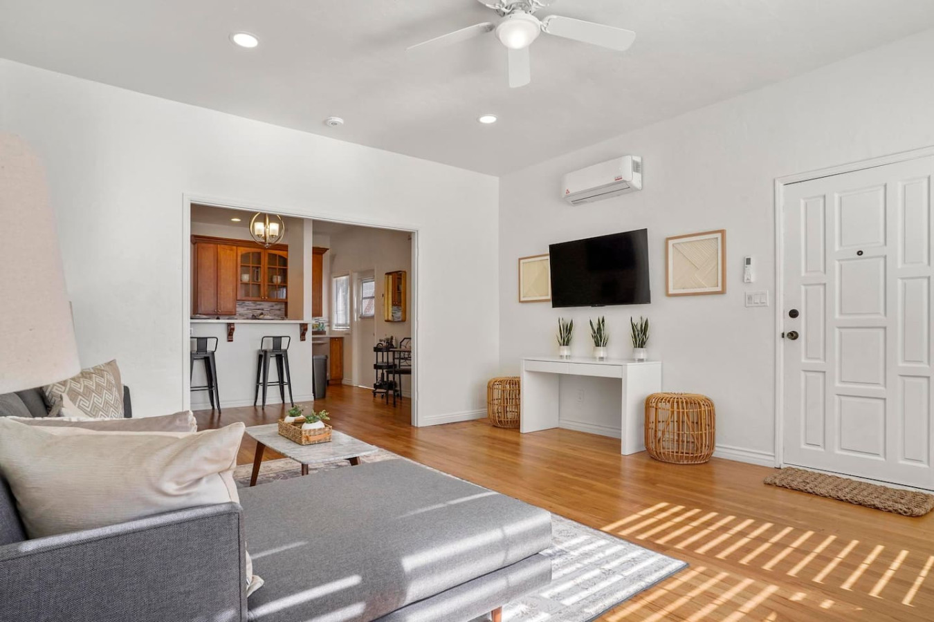 Light & Bright 1BR, 2 mins to Zoo!
