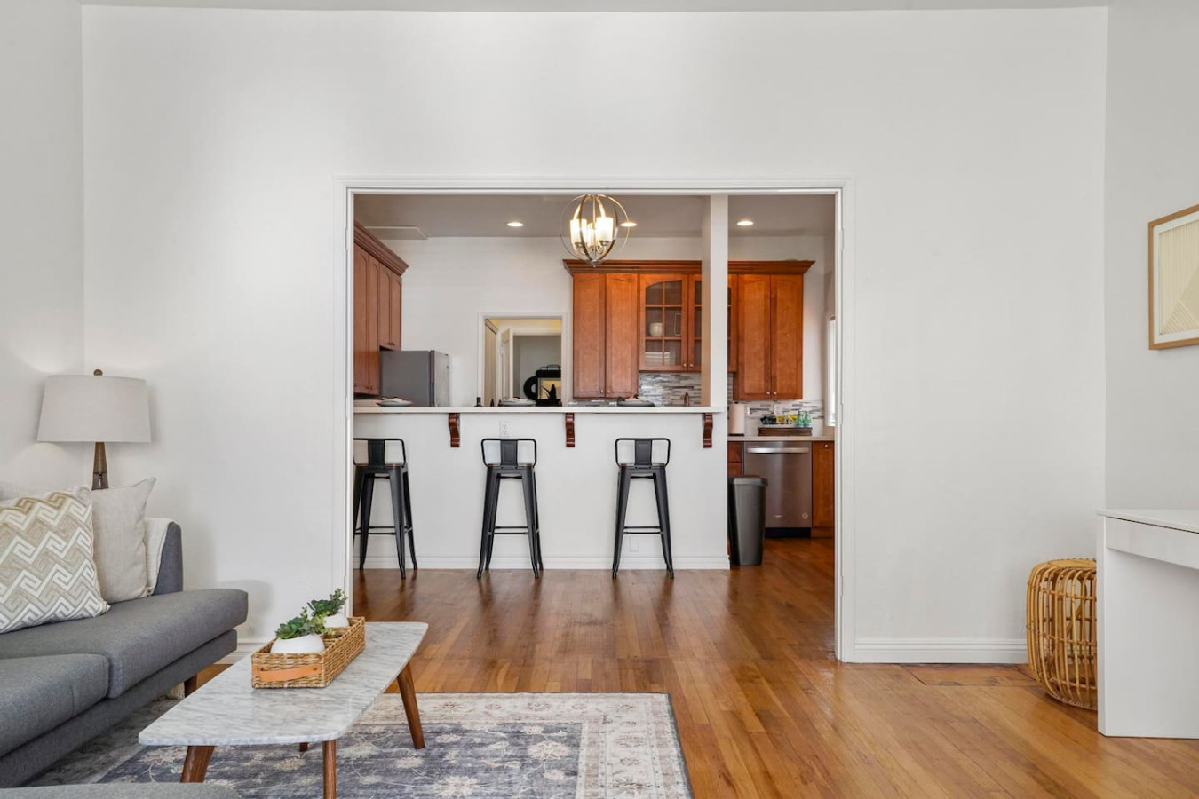 Light & Bright 1BR, 2 mins to Zoo! 7