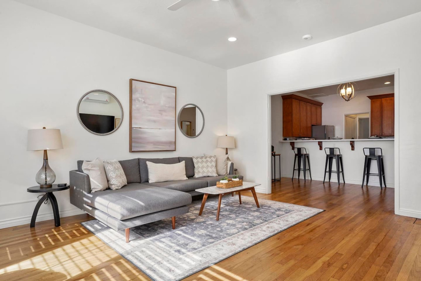 Light & Bright 1BR, 2 mins to Zoo! 10