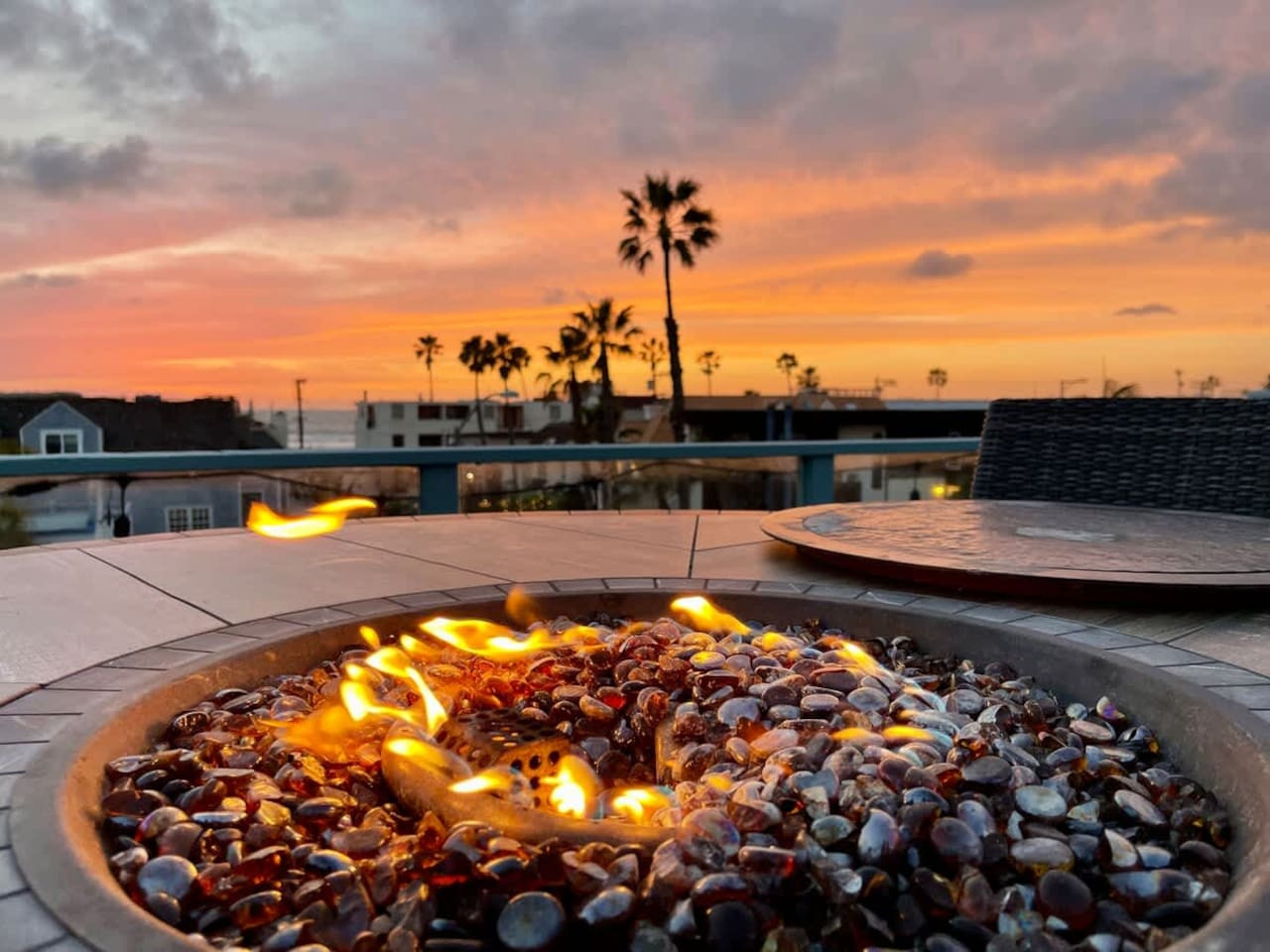Featured Property The Beach House & Roof Top Deck w/ Parking