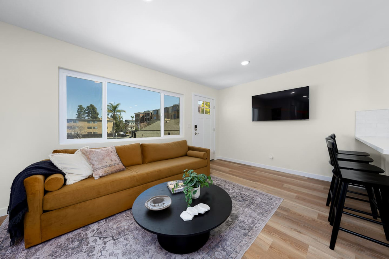 Sophisticated Comfort 2BR Condo w/ Parking 6