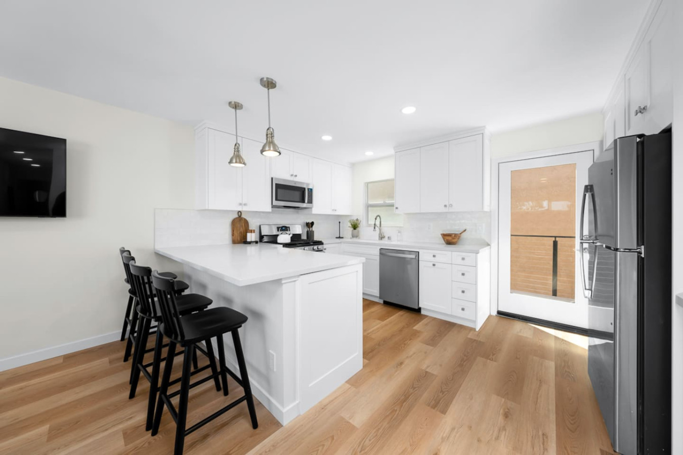 Sophisticated Comfort 2BR Condo w/ Parking 10