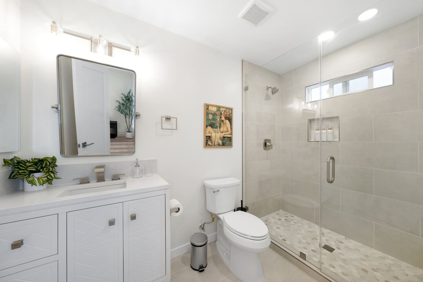 Sophisticated Comfort 2BR Condo w/ Parking 5