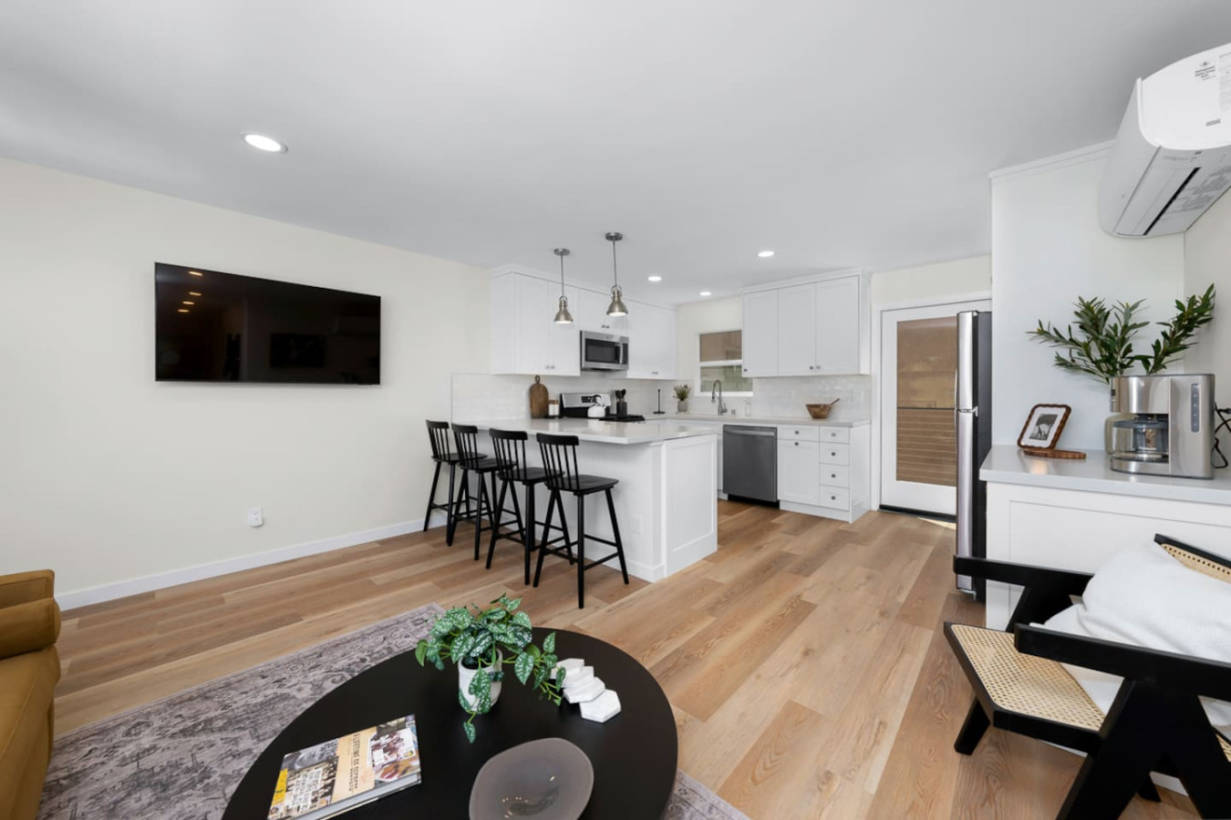 Sophisticated Comfort 2BR Condo w/ Parking 7