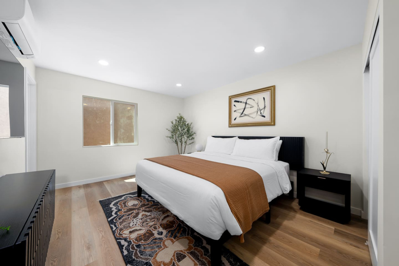 Sophisticated Comfort 2BR Condo w/ Parking 4