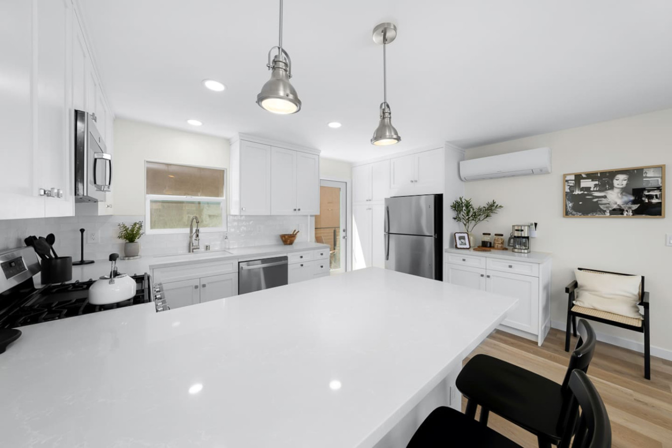 Sophisticated Comfort 2BR Condo w/ Parking 8