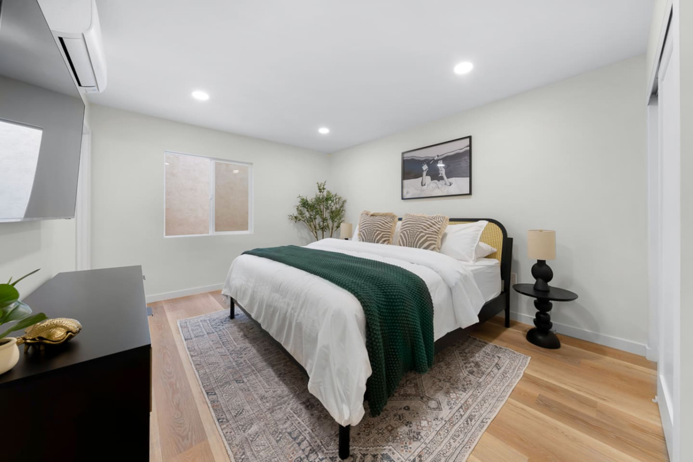 Trendy Mission Hills Condo: 2 Bedrooms w/ Parking 3