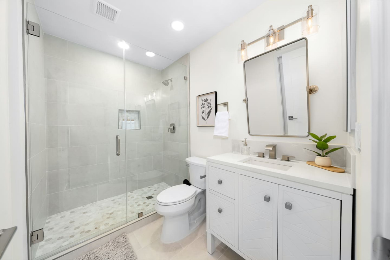Trendy Mission Hills Condo: 2 Bedrooms w/ Parking 4