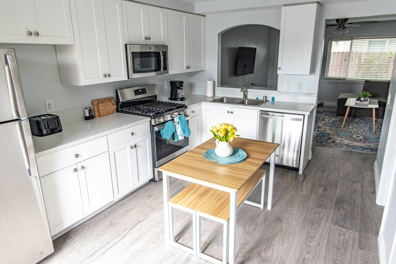 Cozy Coastal Townhome w/ Parking 3
