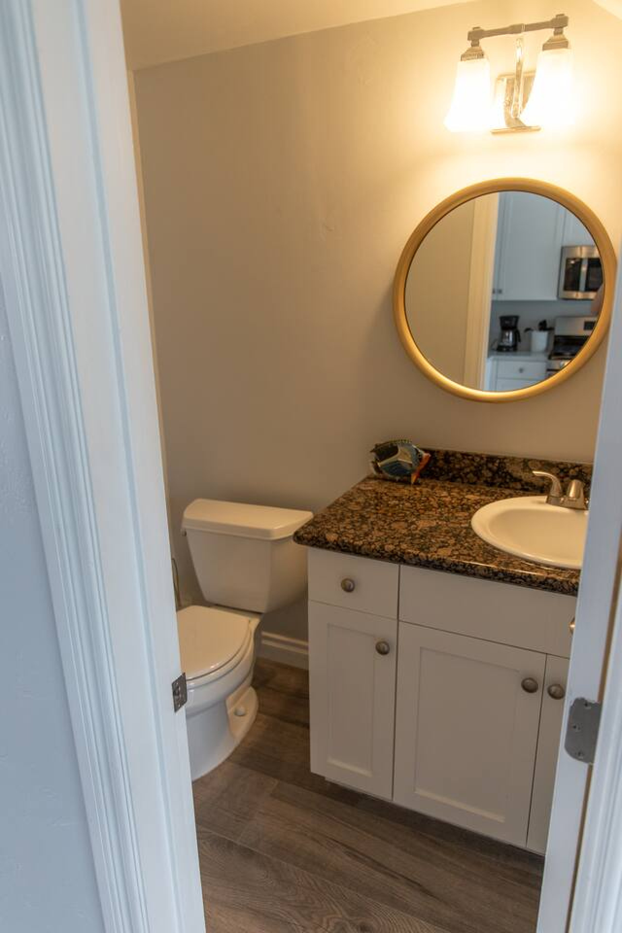 Cozy Coastal Townhome w/ Parking 10