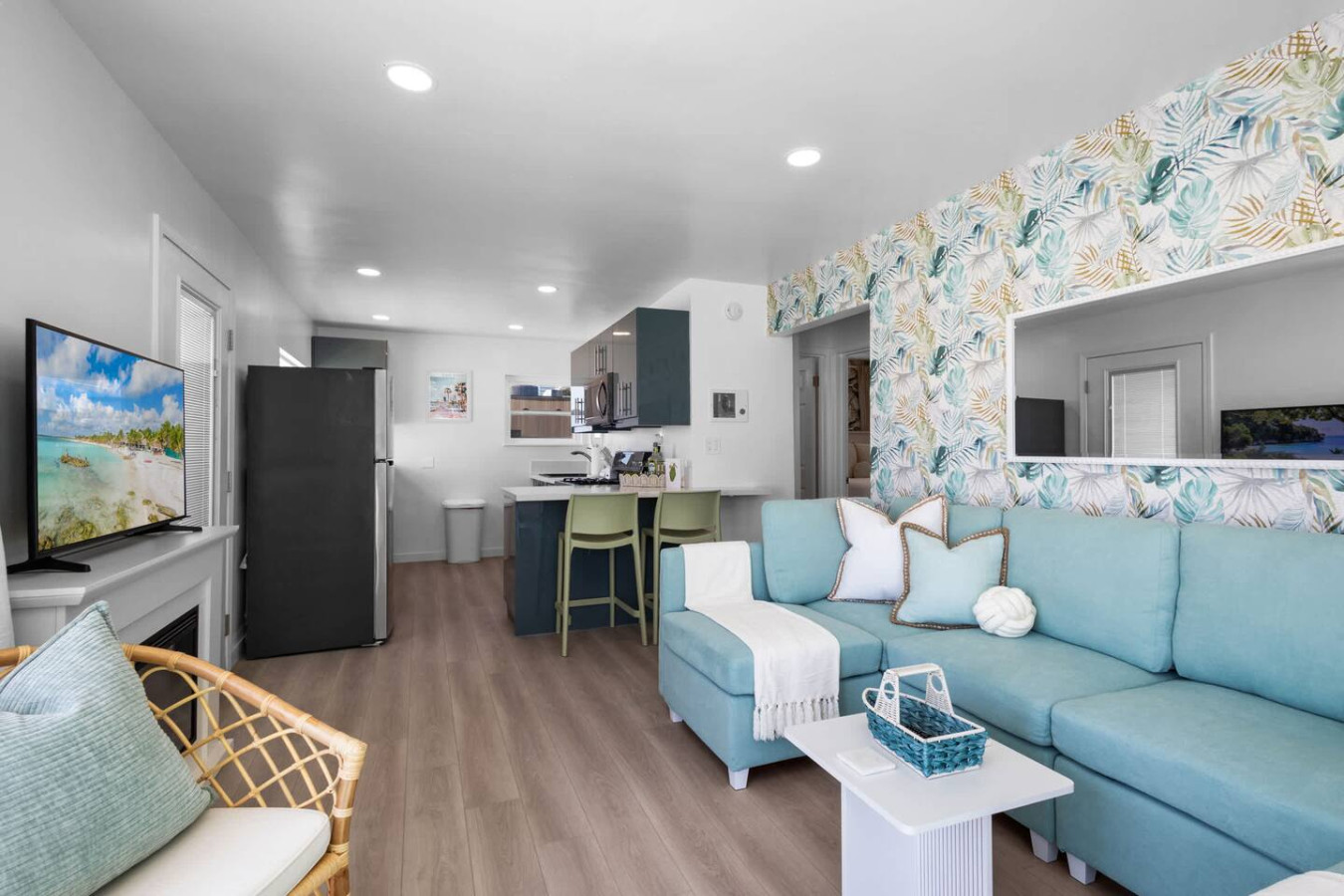 The Key Lime Oasis, Beach Front Retreat W/ Parking 3
