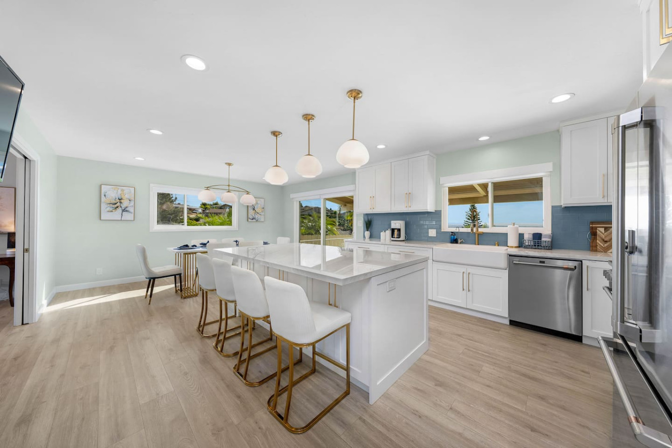 Family Hilltop Home w/ Views 2