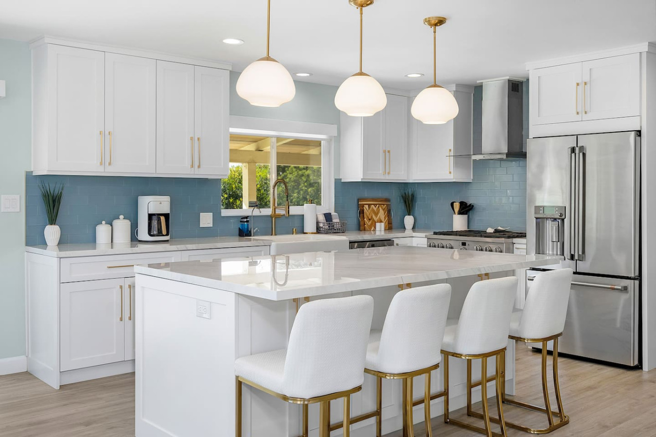 Family Hilltop Home w/ Views 10