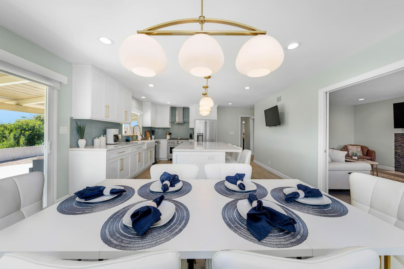 Family Hilltop Home w/ Views 3